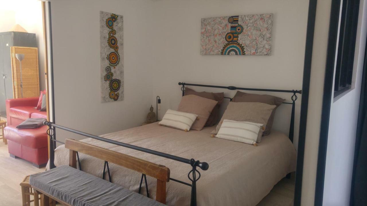 Gite Lapaz/Jacuzzi Prive/Piscine 德拉吉尼昂 外观 照片