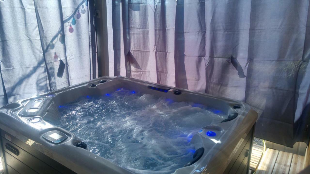 Gite Lapaz/Jacuzzi Prive/Piscine 德拉吉尼昂 外观 照片